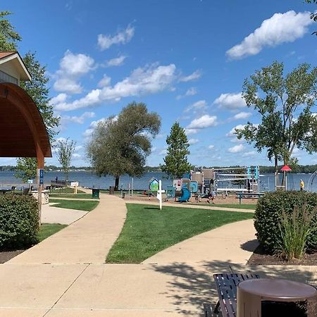 נובי Charming And Happy Walled Lake Mi Cottage מראה חיצוני תמונה