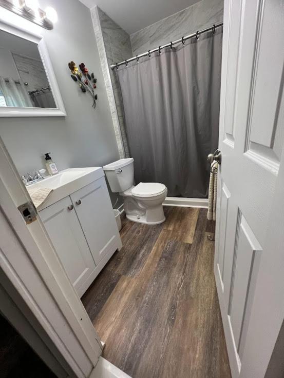 נובי Charming And Happy Walled Lake Mi Cottage מראה חיצוני תמונה