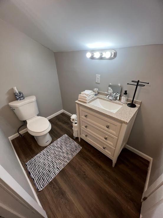 נובי Charming And Happy Walled Lake Mi Cottage מראה חיצוני תמונה